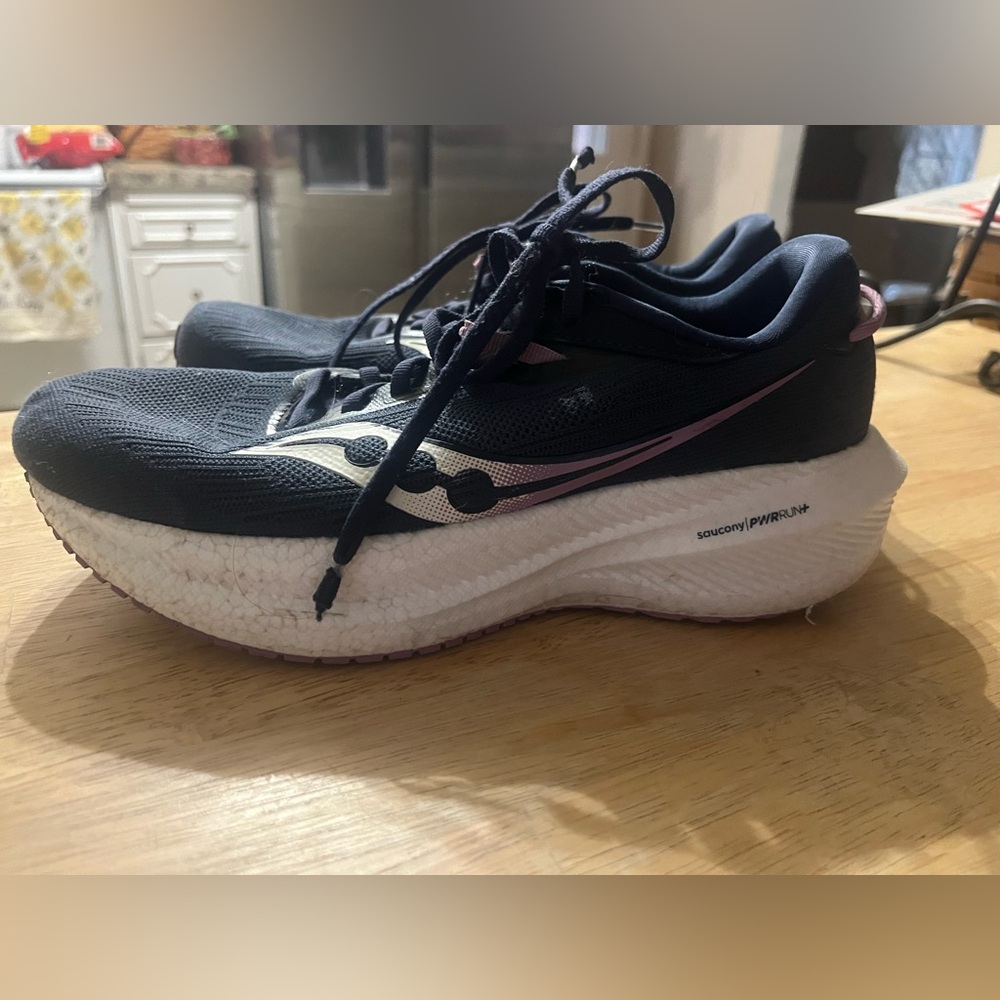 Saucony Women's Navy with Pink Accent Running Shoes Saucony Women's Triumph 21 9